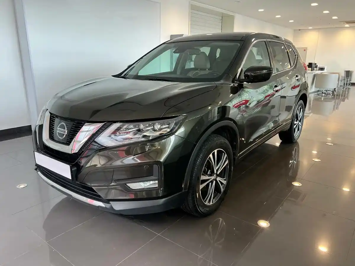 Nissan X-Trail купить по цене от 2 700 000 рублей